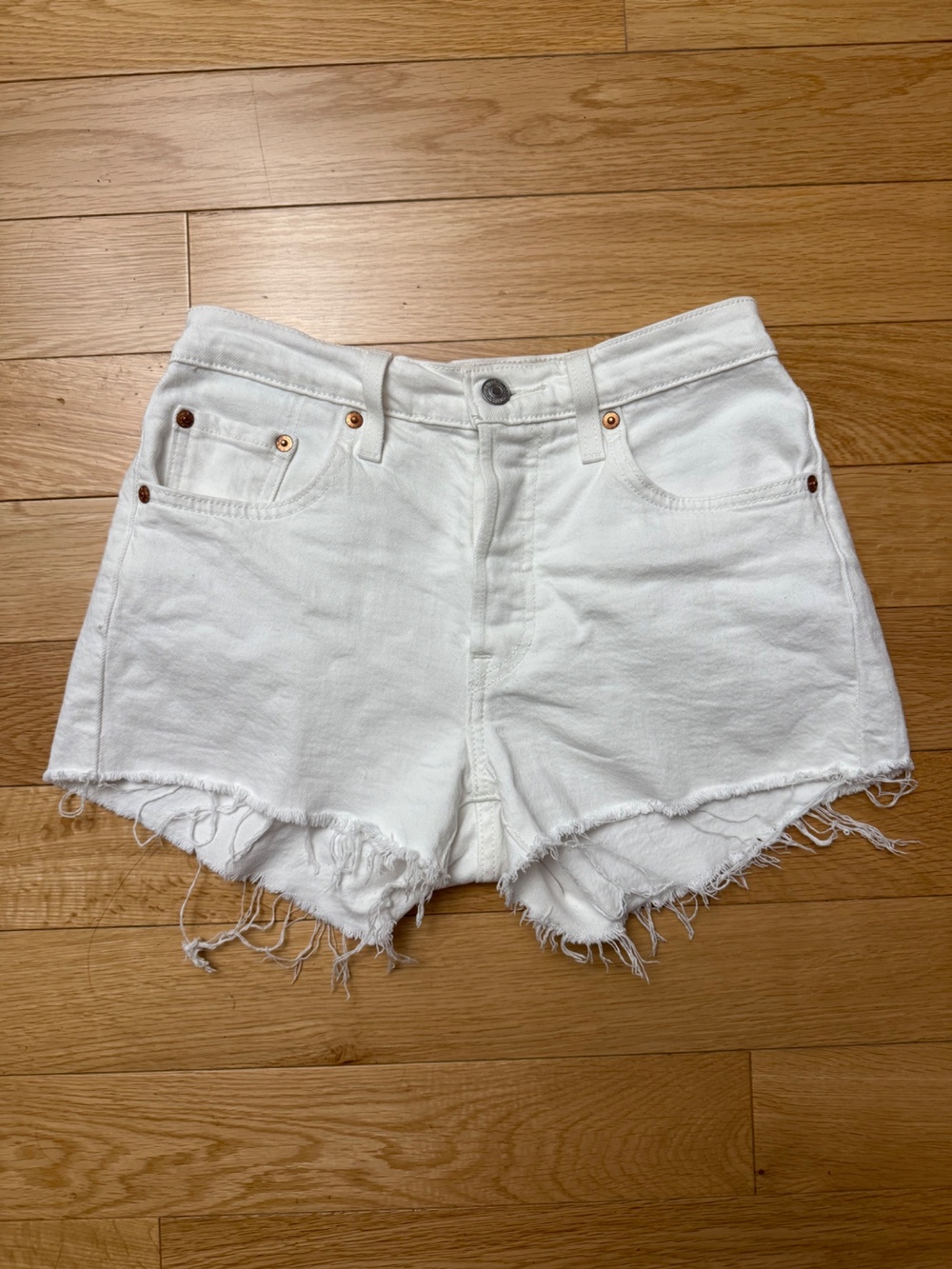Levi's white 501 shorts 25